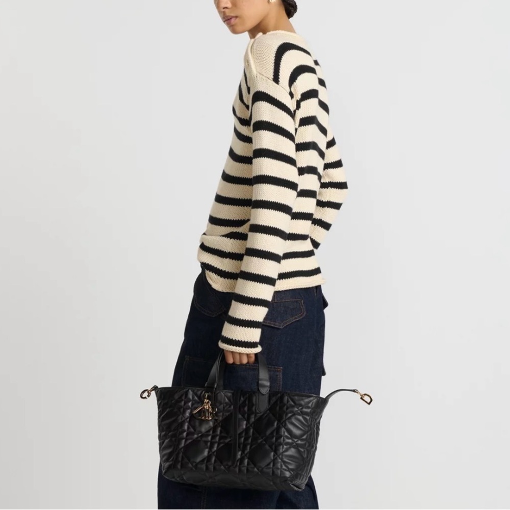 Medium Dior Toujours Bag
Black Macrocannage Calfskin